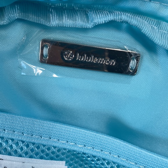 ❤️ Lululemon Everywhere Belt Icing Blue/Eton Blue NWT - Picture 7 of 8